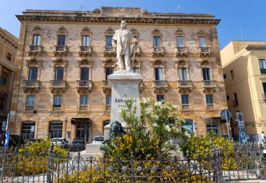 TRAPANI, İtalya, 30 HAZİRAN 2023 - Trapani, Sicilya, İtalya 'daki Garibaldi Anıtı