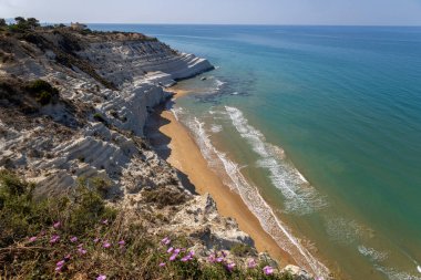 Scala dei Turchi, Agrigento, Sicilya, İtalya 'nın Realmonte kasabasındaki beyaz kaya kayalığı.
