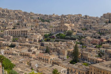 MODICA, İtalya, 23 Haziran 2023 - Modica 'nın panoramik görünümü, Ragusa ili, Sicilya, İtalya