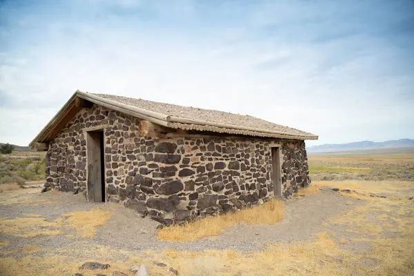 Eski terk edilmiş midilli ekspres istasyonu