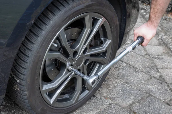 stock image Changing car tires and then retightening them to the correct torque using a torque wrench, the Netherlands