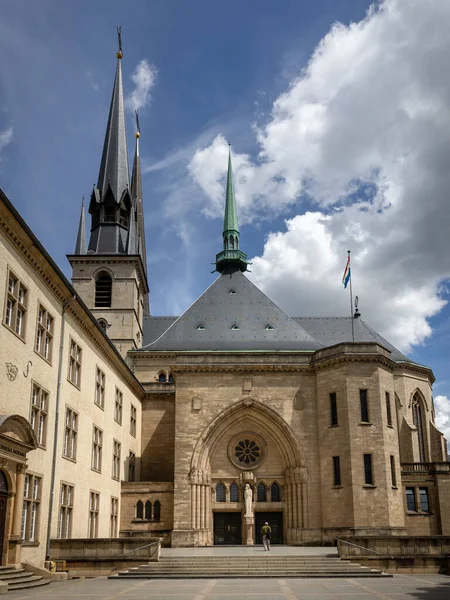 Évszázados Katolikus Katedrális Luxemburg Város Püspöki Temploma Amely Turisták Számára — Stock Fotó
