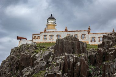 Neist Point Deniz Feneri, Skye Adası 'ndaki Duirish Yarımadası' nın tam ucunda ve İskoçya 'da birkaç kez film mekanı olarak kullanıldı.