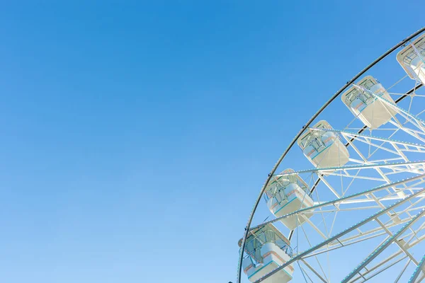 Roda Gigante Fundo Céu Azul Atração Presente Parques Diversões — Fotografia de Stock