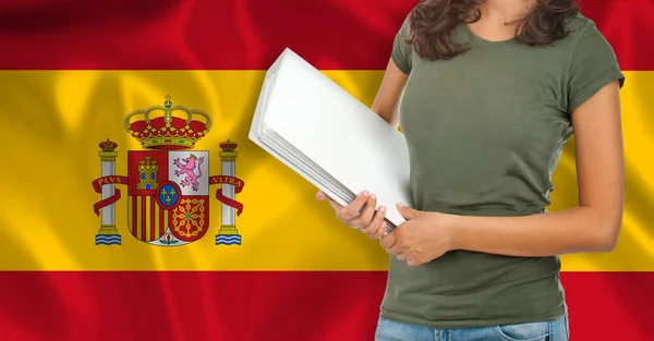 Pół Długości Portret Uczennicy Teczką Koncepcja Nauczania Języka Obcego Hiszpańska — Zdjęcie stockowe