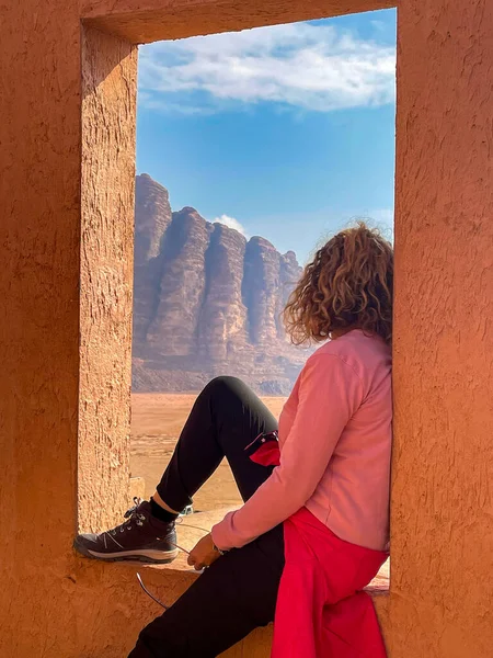 Zeven Zuilen Van Wijsheid Prachtige Rotsformatie Bij Binnenkomst Wadi Rum — Stockfoto