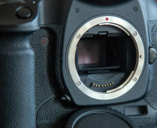 带反射镜的Dslr数码相机的金属安装 — 图库照片