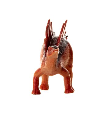 Beyaz arka planda bir Stegosaurus dinozorunun gerçekçi plastik modeli.
