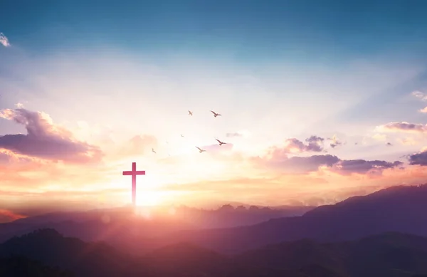 Χριστιανική Ξύλινο Σταυρό Στο Φόντο Ηλιοβασίλεμα — Φωτογραφία Αρχείου