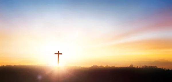 Krucifixet Symbol För Jesus Berget Solnedgång Himmel Bakgrund — Stockfoto
