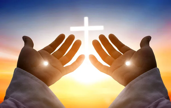 Силуэт Шрамы Руках Иисуса Христа Фоне Восхода Солнца — стоковое фото