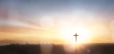 Gün batımında haç.