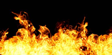 Yangın alevleri siyah arkaplanda izole edildi