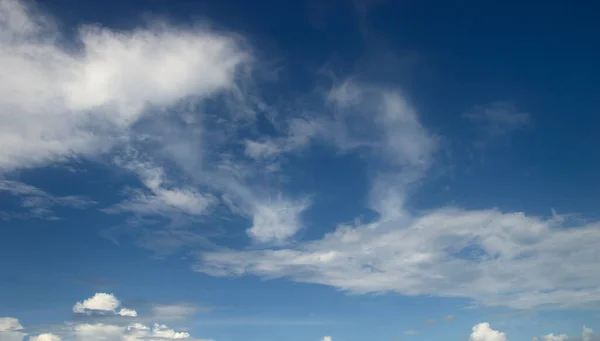 Blauwe Lucht Witte Wolken Natuur Buiten — Stockfoto