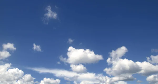 Μπλε Ουρανός Άσπρα Σύννεφα Φύση Εξωτερικούς Χώρους — Φωτογραφία Αρχείου