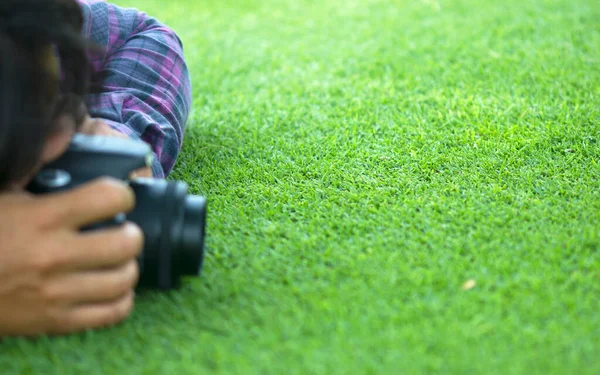 Photographer Taking Pictures Green Grass — Stock Photo, Image
