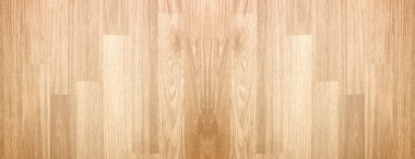 Hardwood akçaağaç basketbol sahasının zemini yukarıdan görünüyor.
