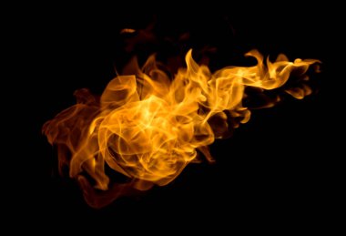 Yangın alevleri koleksiyonu siyah arkaplanda izole edildi