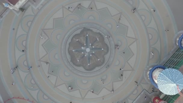 Plac Fontanną Wzorami Mozaiki Widok Góry Strzał Drona Spiralnego Centralna — Wideo stockowe
