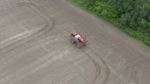 Fertilizer Traktor Membuka Peralatan Dan Bersiap Untuk Mulai Bekerja Bidang — Stok Video
