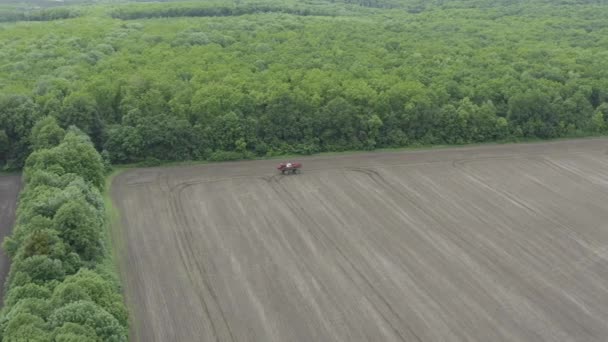 Combine Tractor Watering Machine Drives Field Green Trees Aerial Drone — Vídeo de Stock