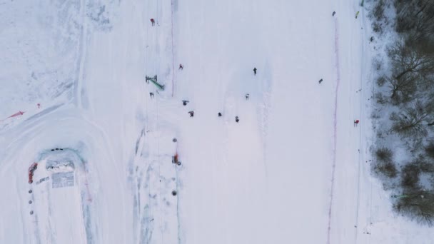 Many People Snow Ski Slopes Resort Aerial Drone Shot People — Wideo stockowe