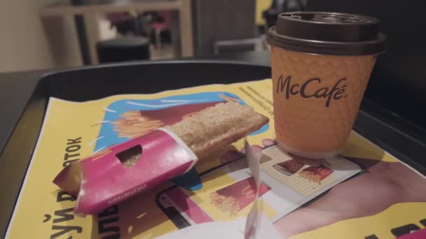 Ceașcă Cafea Restaurantul Mcdonalds Plăcintă Gem Cireșe Tavă Cafea Desert — Videoclip de stoc