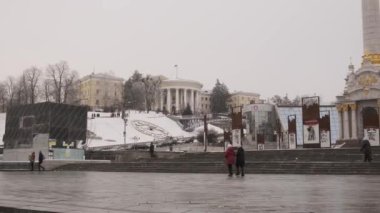 Central street of Kyiv, Khreshchatyk, Maidan: people walk along the street, cars drive, ordinary life in the city during the war: Kyiv, Ukraine - January 15, 2023