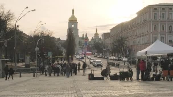 Beauty Kyivs Mykhailivska Square Springtime Locals Tourists Alike Take Leisurely — ストック動画