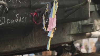Yanmış Rus askeri araçlarındaki Ukrayna süslemeleri, ülkelerin eşsiz kültürlerini ve yabancı saldırılara karşı meydan okumalarını gözler önüne seriyor..