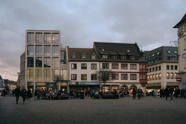 Sekelompok Orang Pada Akhir Pekan Jalan Wurzburg Alun Alun Pusat — Stok Foto