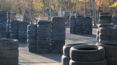 Paintball ve hava yumuşaklığı için açık hava taktik alanı, istiflenmiş araba lastikleri ve doğal elementlerle tasarlandı. Adrenalin yüklü takım oyunları, stratejik dövüş eğitimi ve açık hava eğlencesi için mükemmel..