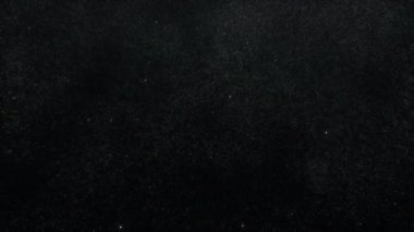 Parlak bir nebula içinde büyüleyici bir yolculuk, bir sürü yıldızın içinden geçiyor. Bu 4K animasyonu büyüleyici bir yıldızlararası deneyim sağlıyor, ekran koruyucu veya giriş için mükemmel.