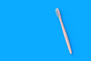 Mavi arka planda diş fırçası. Sağlık ve hijyen için suç ortağı. Üst Manzara. Uzayı kopyala 3d hazırlayıcı