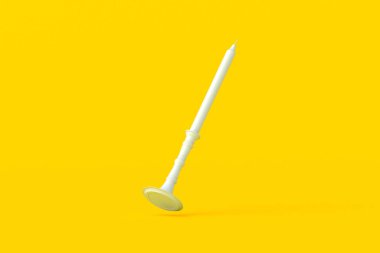 Turuncu arka planda şamdan düşüyor. Klasik mum tutacağı. 3d hazırlayıcı