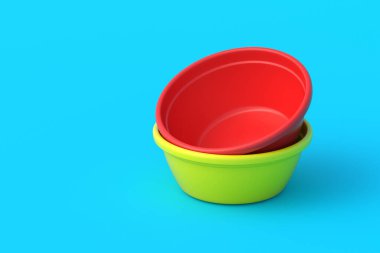 Mavi arka planda iki plastik leğen. Boş kase. Çamaşır malzemeleri. Ev aletleri. Çamaşır yıkamak için küvet. Uzayı kopyala 3d hazırlayıcı