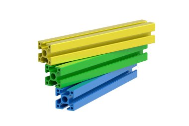 Beyaz arkaplanda izole edilmiş alüminyum profiller yığını. Cnc makinesi veya torna tezgahı için ekstrüzyon çubuğu. İnşaat malzemeleri. 3d hazırlayıcı