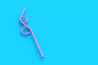 Mavi arka planda kıvrımlı bir pipet içme. İçecek olarak plastik tüp. Uzayı kopyala 3d hazırlayıcı