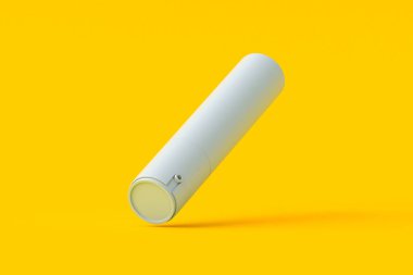 Turuncu arka planda düşen deodorant spreyi şişesi. Modern silindirik teneke kutu. Parfüm kutusu. Kozmetik aksesuarlar. 3d hazırlayıcı