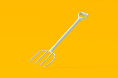 Turuncu arka planda düşen tırmık. Tarım 4 saman çatalını gösteriyor. Bahçe malzemeleri. 3d hazırlayıcı