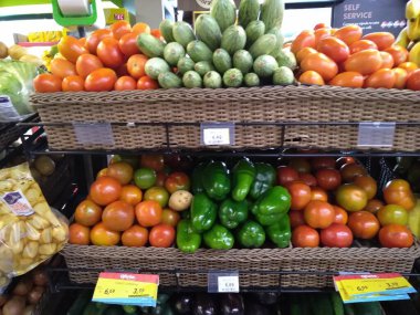 Markette taze sebzeler