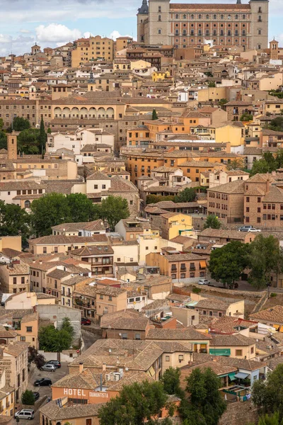 Piękna Panorama Miasta Toledo Punktu Widokowego Drugiej Stronie Rzeki Letnie — Zdjęcie stockowe