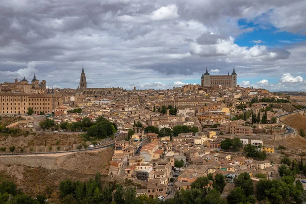 Krásné Panoramatické Město Toledo Pohledu Přes Řeku Letního Odpoledne — Stock fotografie