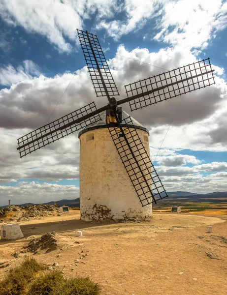 Schöne Exposition Der Windmühlen Von Consuegra Bei Sonnenaufgang Auf Kastilien — Stockfoto