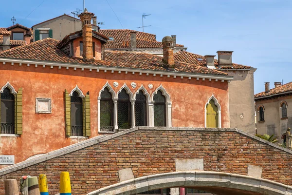 Expozice Benátkách Ponti Amore Slunečného Dne Ukazuje Krásné Výhledy Toto — Stock fotografie