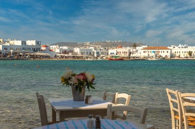 Mykonos 'un Deniz Burnu Maruziyeti, bu muhteşem Yunan adasının güzel yeşil suyunu gösteriyor.