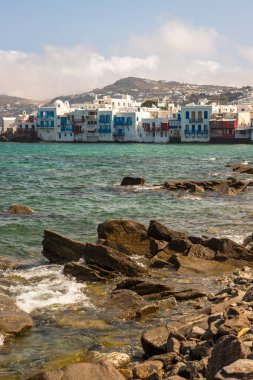 Mykonos 'un Deniz Burnu Maruziyeti, bu muhteşem Yunan adasının güzel yeşil suyunu gösteriyor.