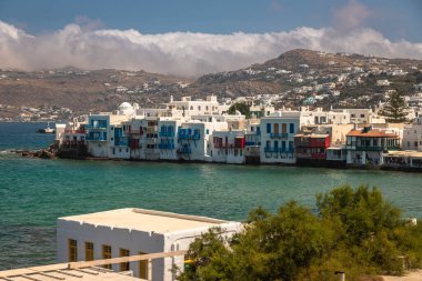 Mykonos 'un Deniz Burnu Maruziyeti, bu muhteşem Yunan adasının güzel yeşil suyunu gösteriyor.