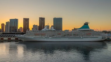 Honolulu şehir merkezindeki Sunrise 'da güzel Hawaii' ye yolcu gemisiyle gelirken çekim tamamlandı..