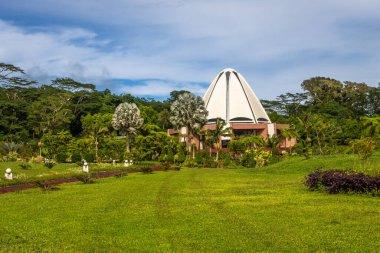 Baha 'i İbadet Evi' nin ve onun güzel bahçelerinin, ruhsal toplanma yerinin ve Apia, Samoa yakınlarındaki ilahi gizemlerin tezahürü..